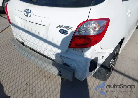 2011 Toyota Matrix z USA, uszkodzony, nr VIN 2T1KU4EE3BC697553